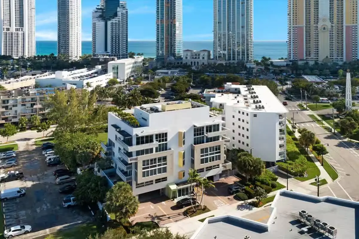 Roami at Sunny Isles | 6BR Combo