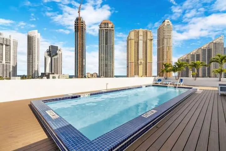 Roami at Sunny Isles | 6BR Combo