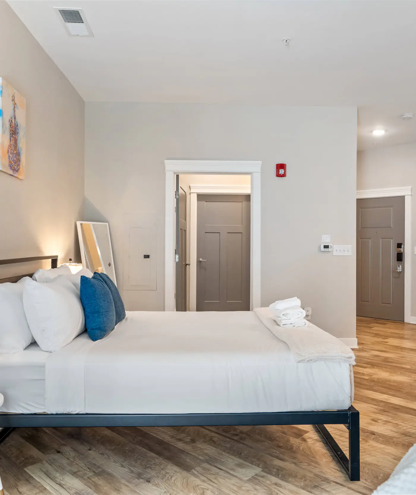 CozySuites - Penrose on Mass w/ pool - Studio