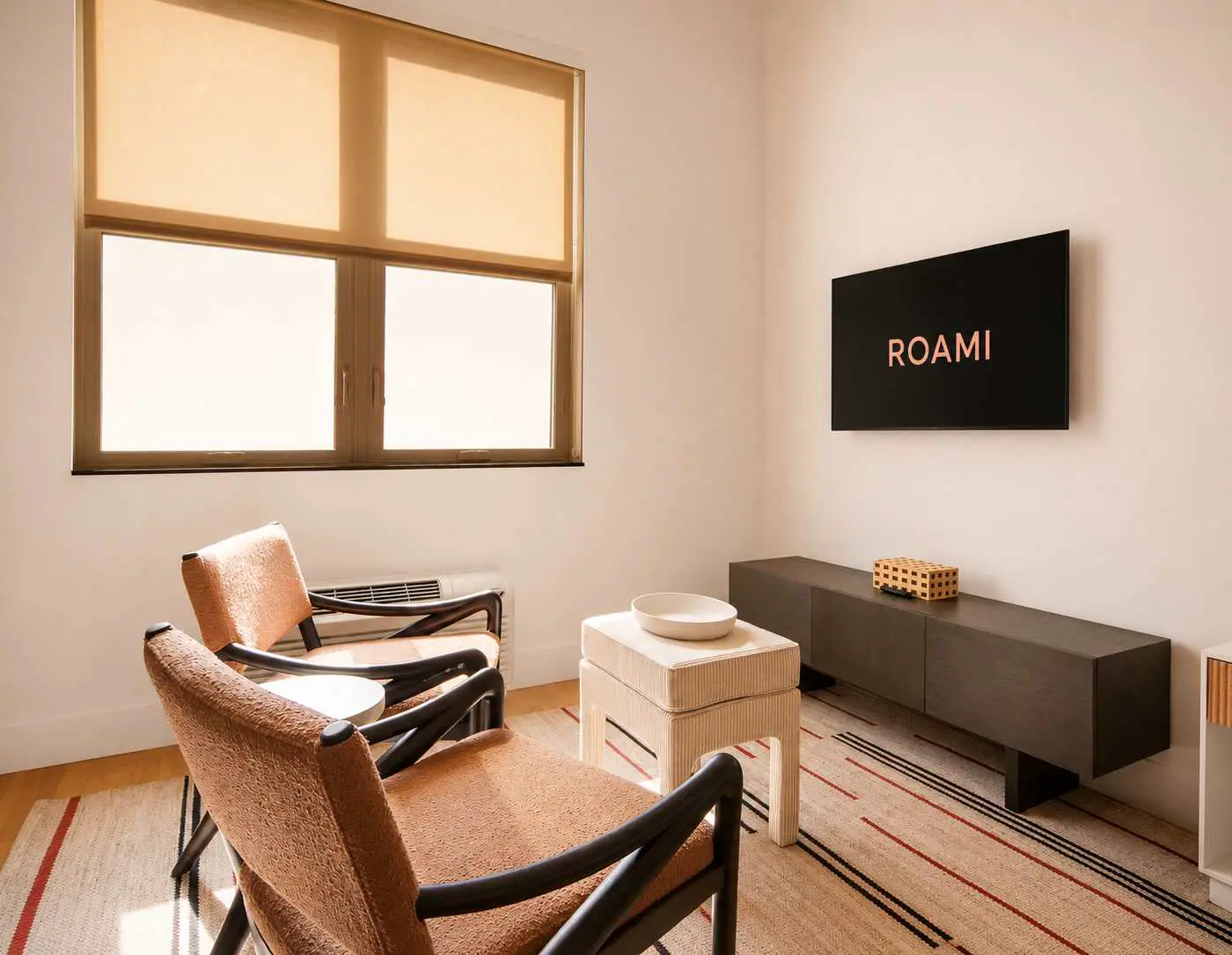 Roami at Studio 135 - Modern Studio