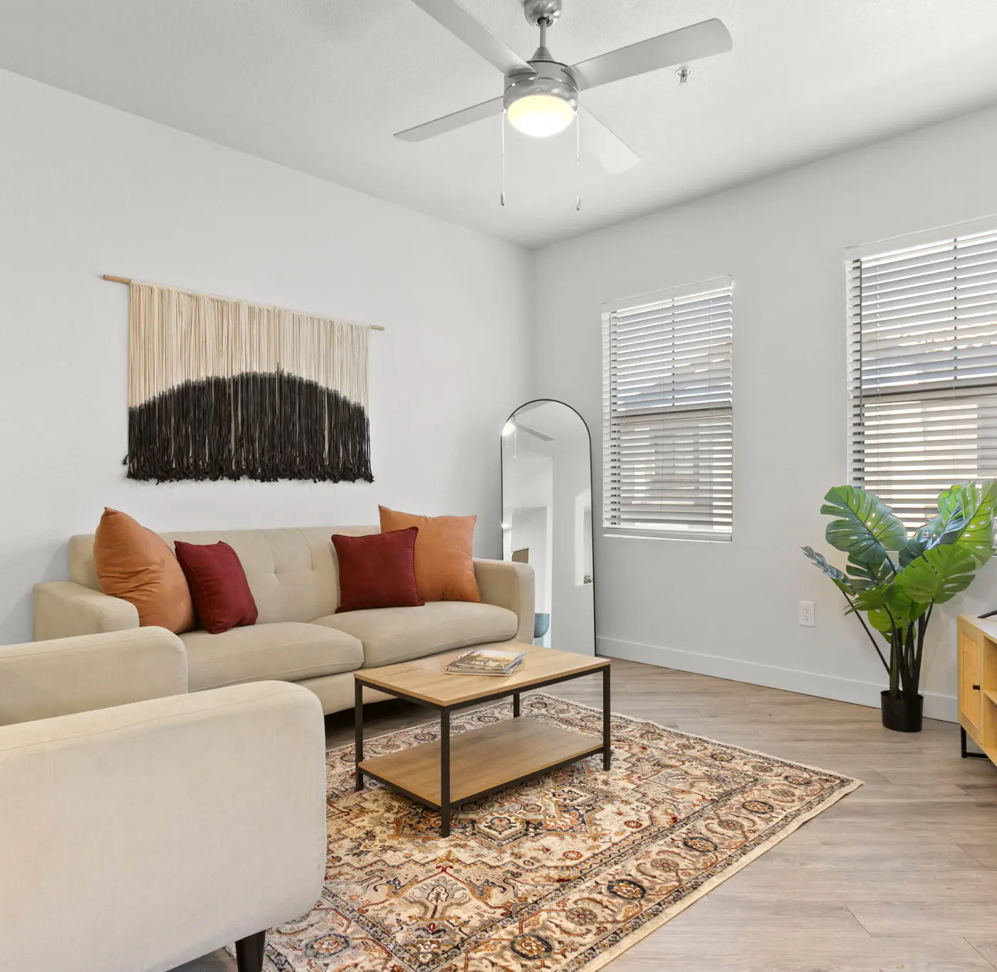 CozySuites Glendale | pool near the stadium