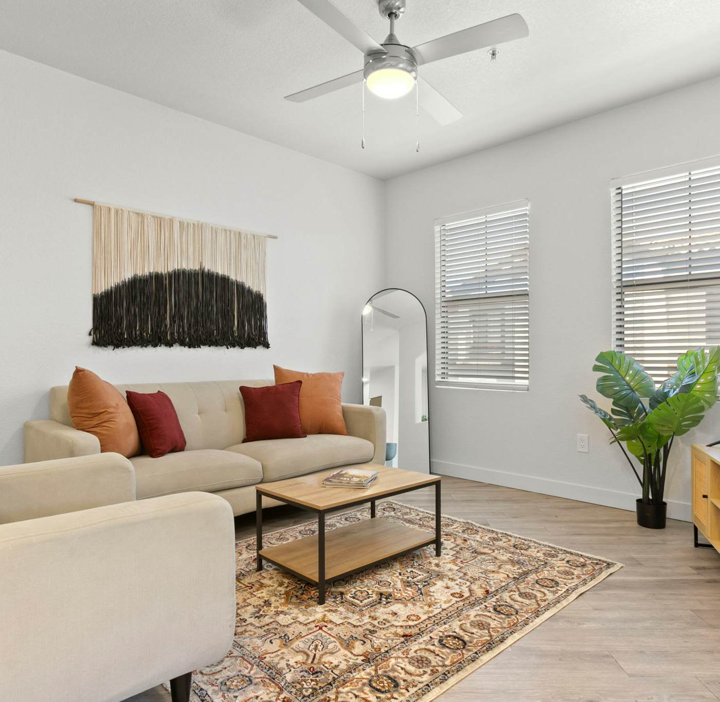 CozySuites Glendale | pool near the stadium