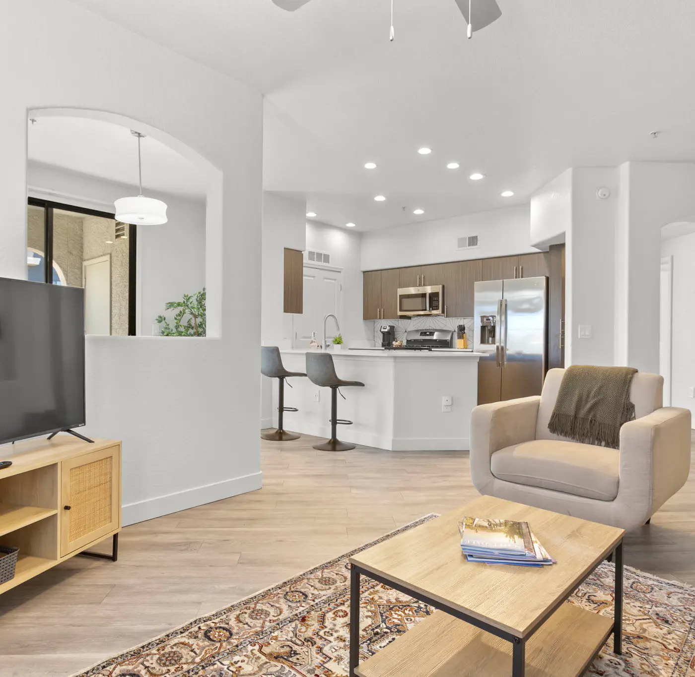 CozySuites Glendale | pool near the stadium