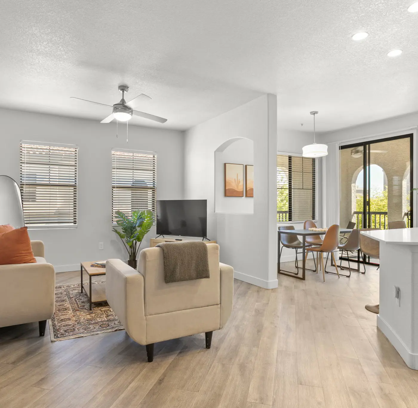 CozySuites Glendale | pool near the stadium