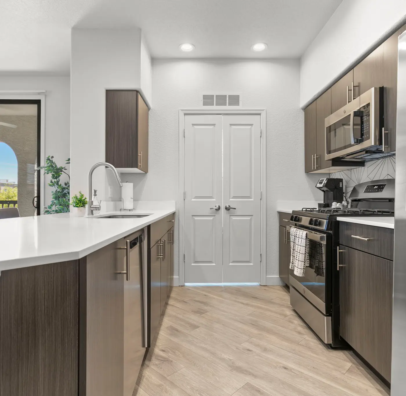 CozySuites Glendale | pool near the stadium