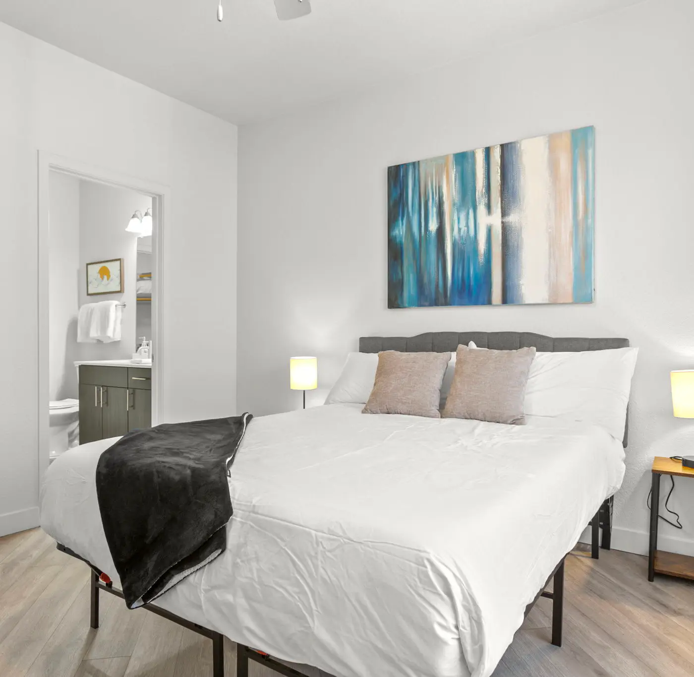 CozySuites Glendale | pool near the stadium