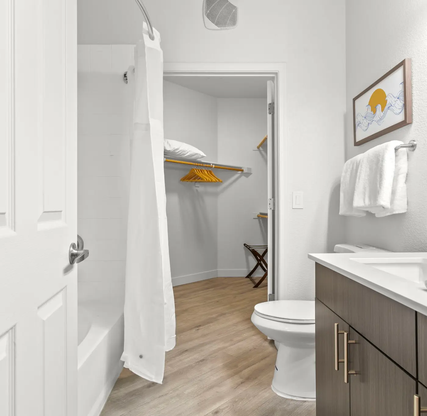 CozySuites Glendale | pool near the stadium
