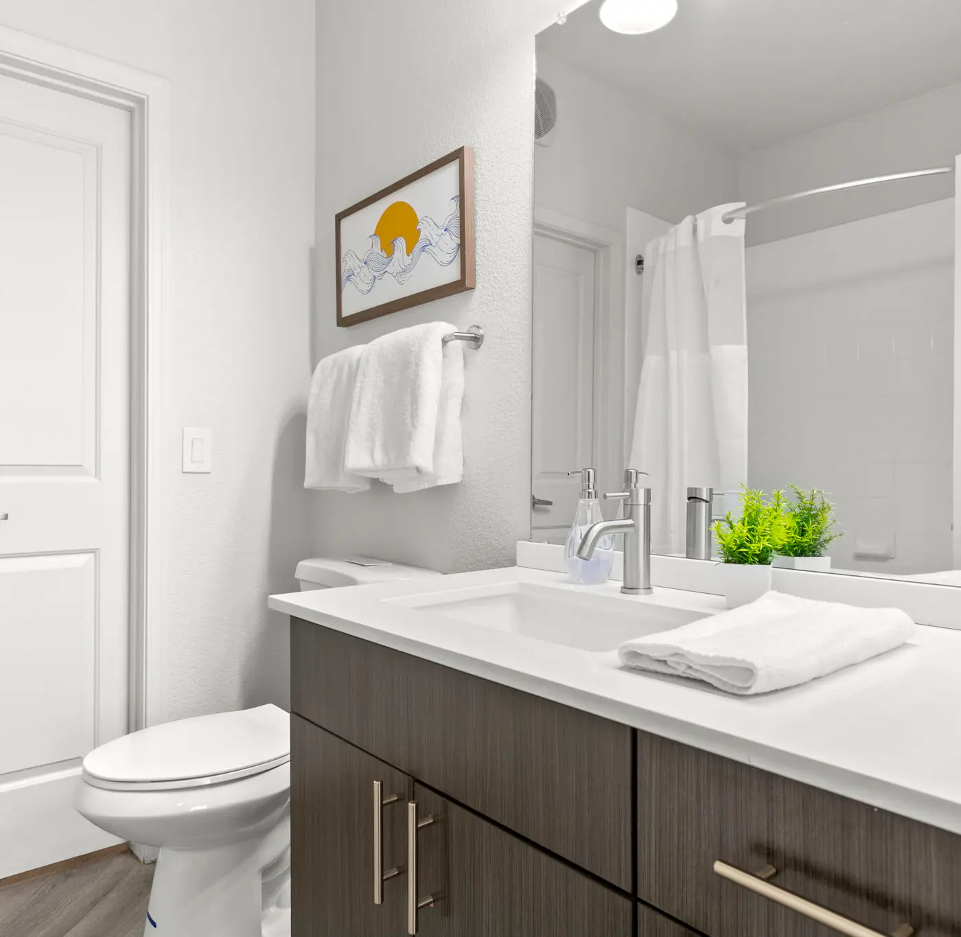CozySuites Glendale | pool near the stadium