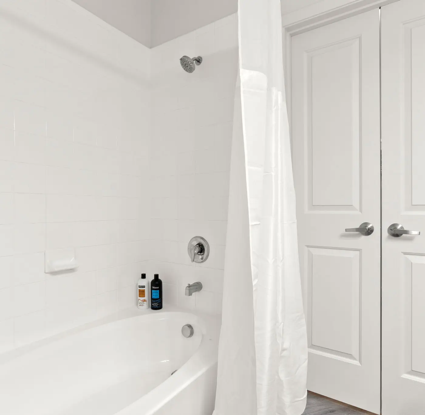 CozySuites Glendale | pool near the stadium