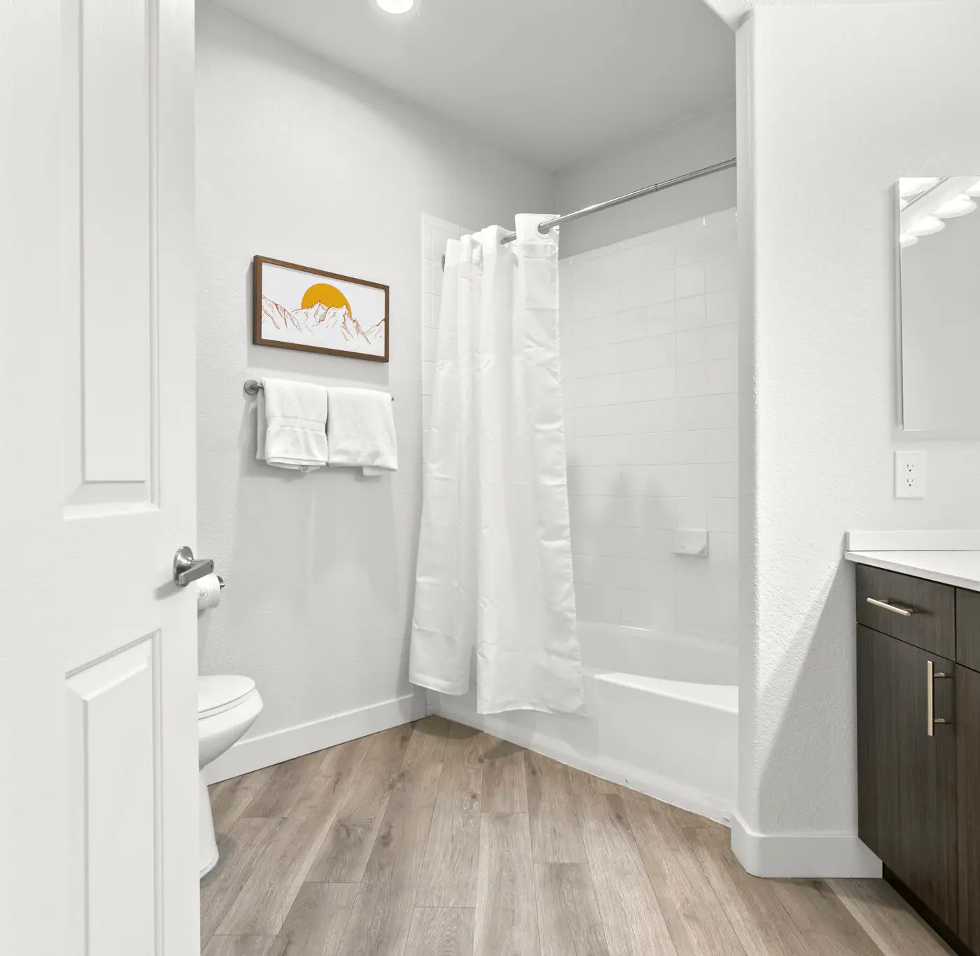 CozySuites Glendale | pool near the stadium