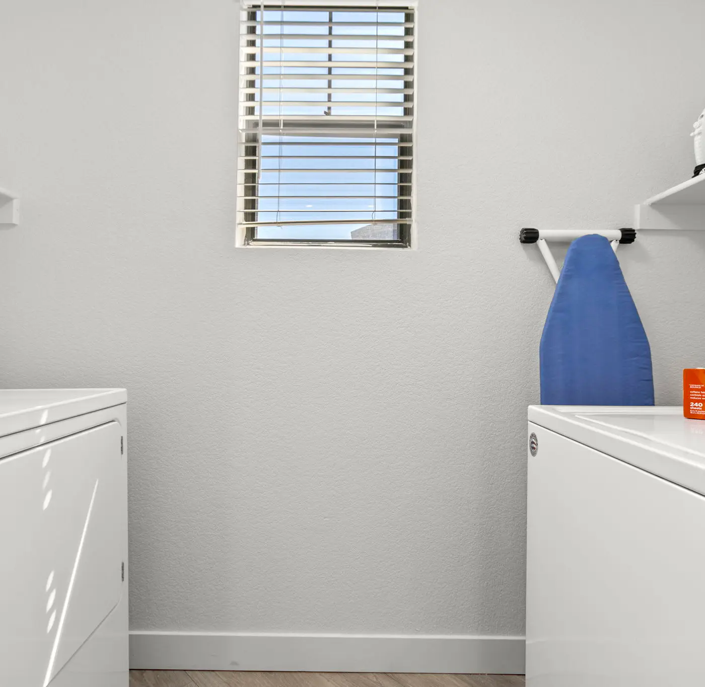 CozySuites Glendale | pool near the stadium
