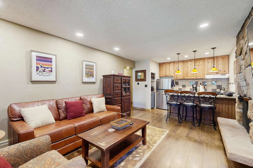 Hi Country Haus 12-1
