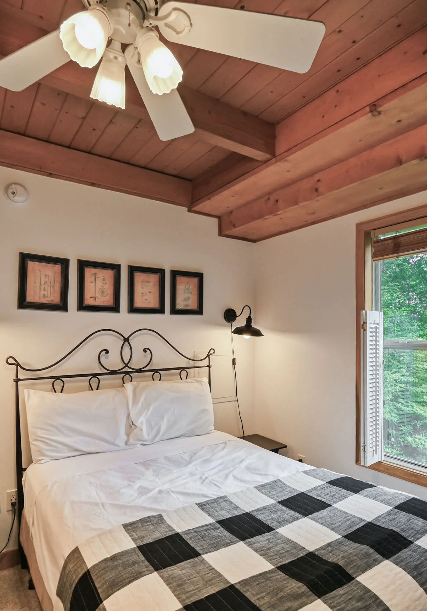 Charming 1BR Cabin - HOT TUB - Mountain View