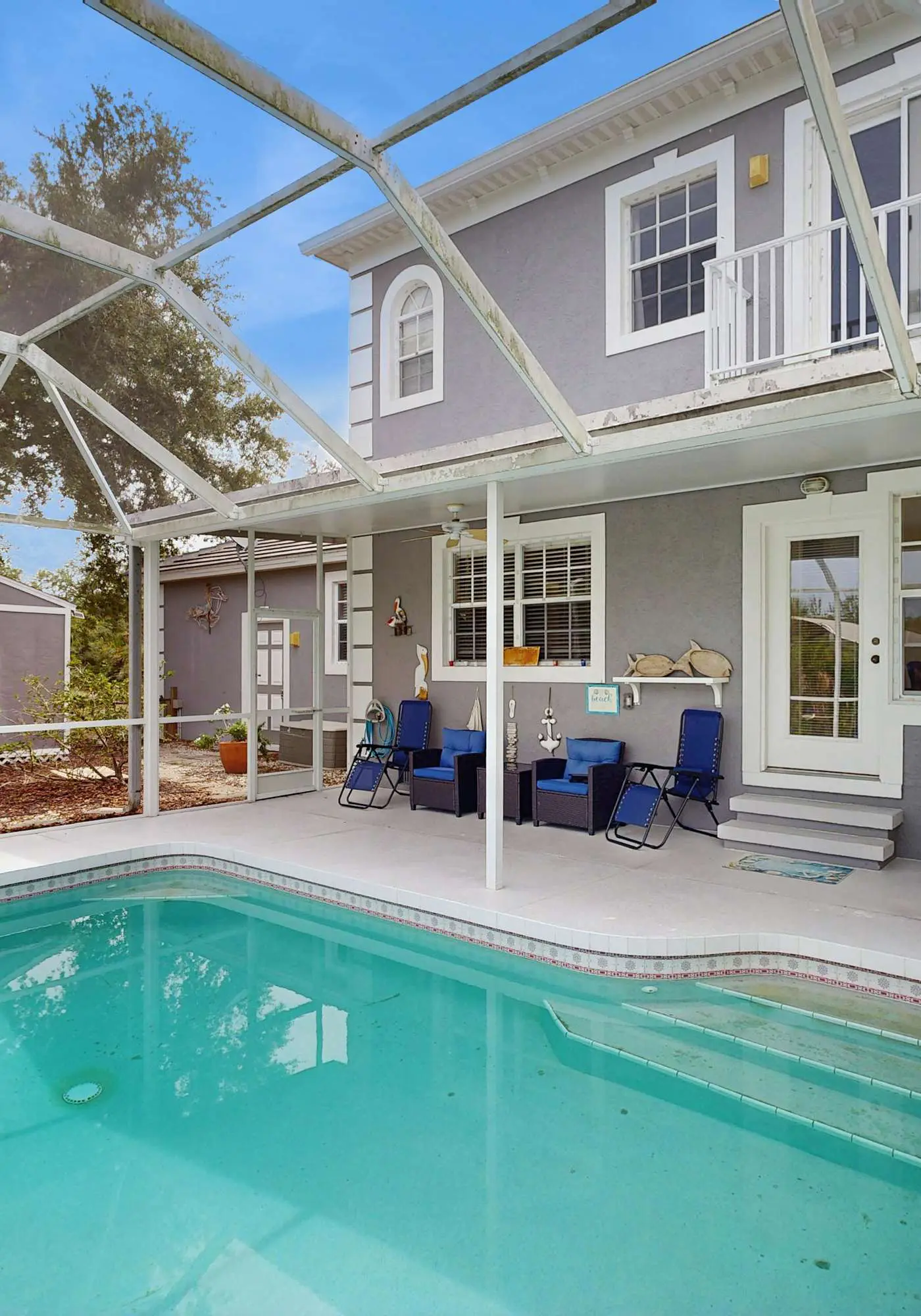 Spacious 3 Bedroom Waterfront Home with Private Pool and in Port Charlotte