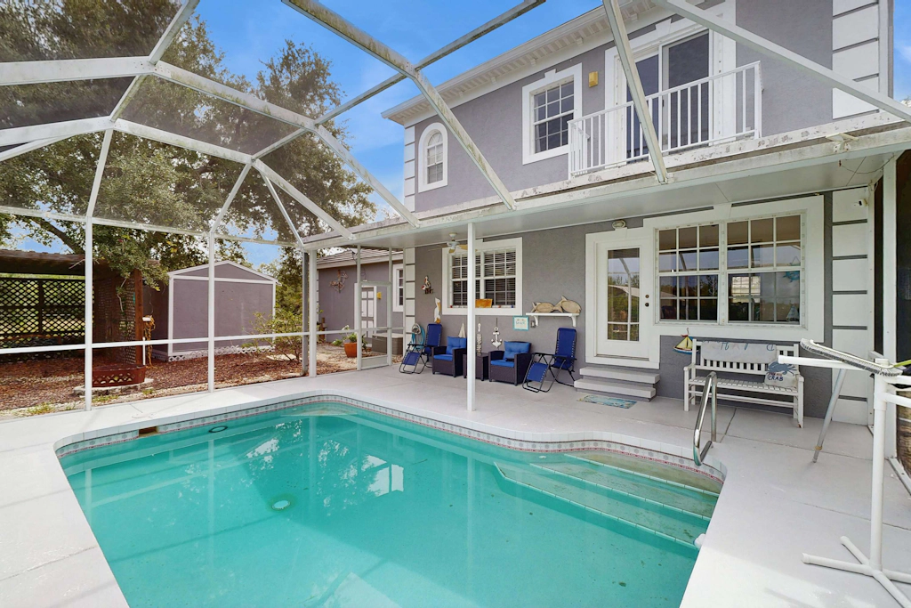 Spacious 3 Bedroom Waterfront Home with Private Pool and in Port Charlotte
