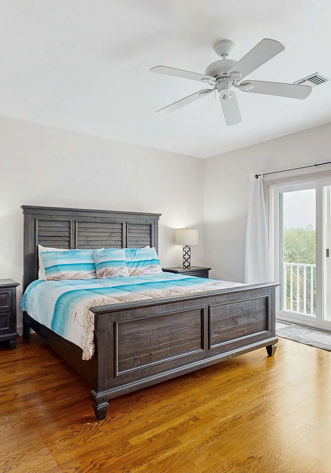 Spacious 3 Bedroom Waterfront Home with Private Pool and in Port Charlotte