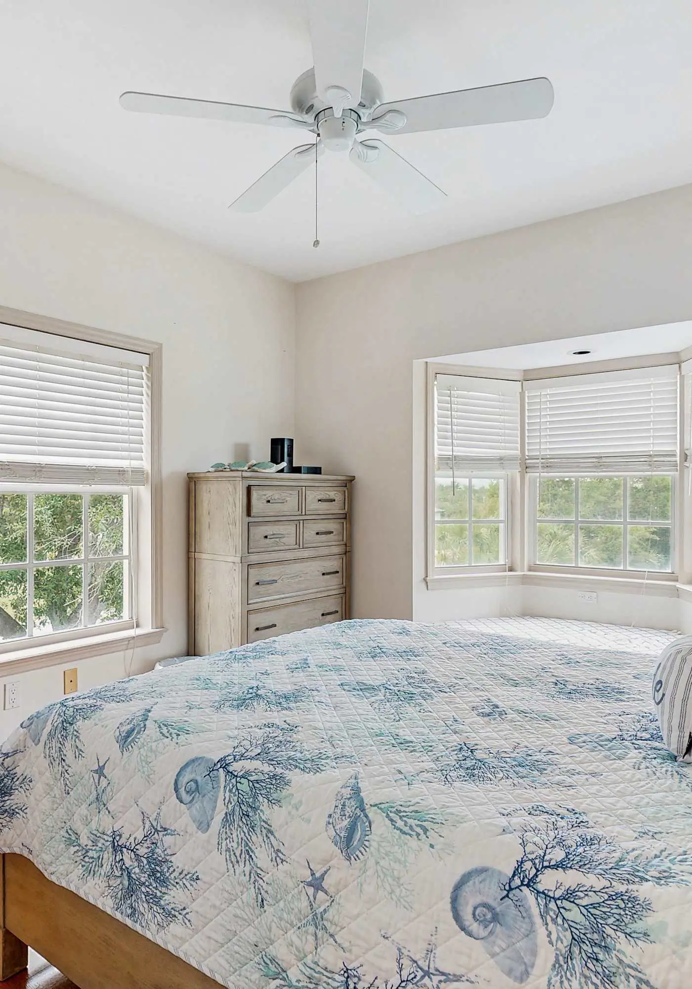 Spacious 3 Bedroom Waterfront Home with Private Pool and in Port Charlotte