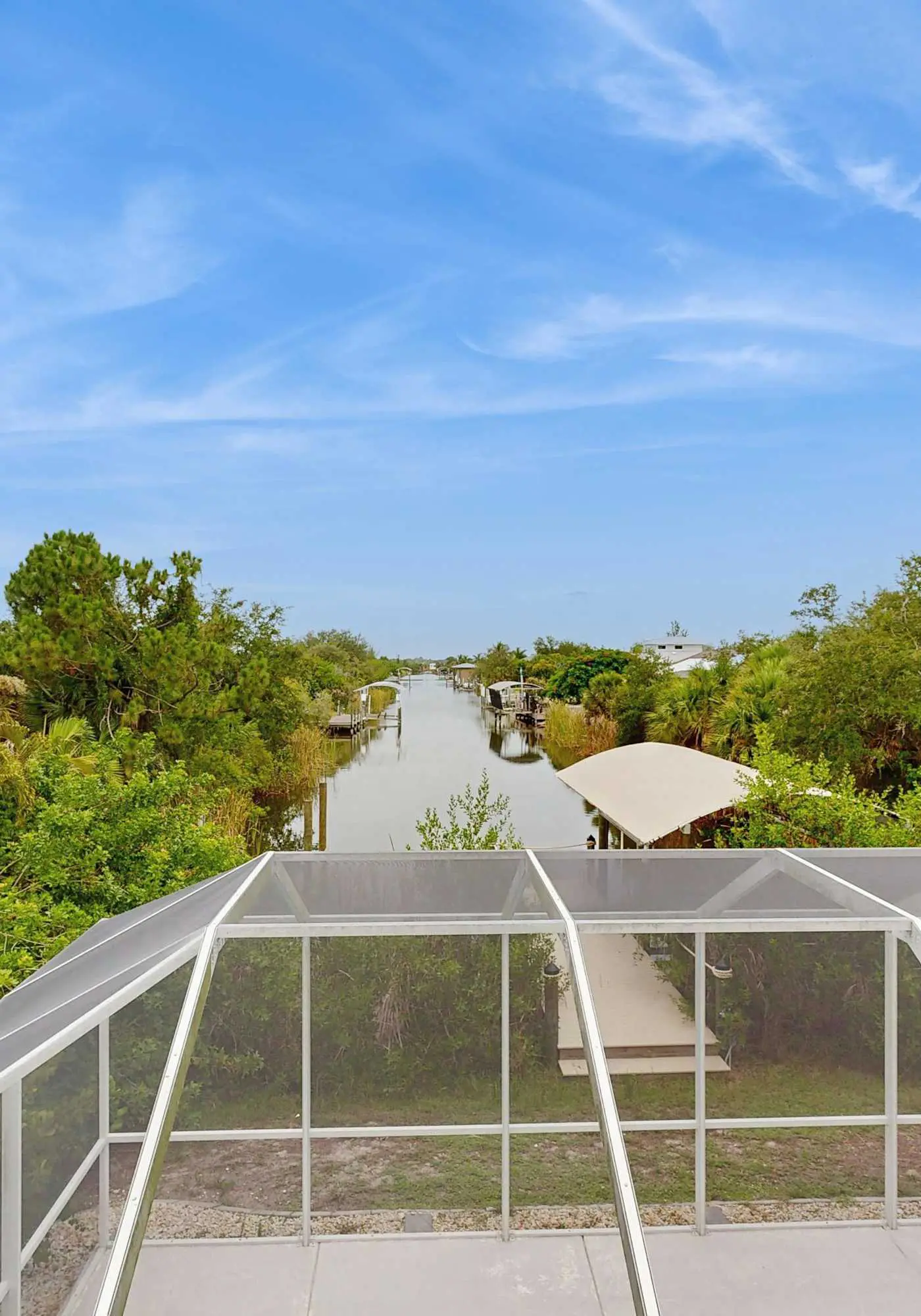 Spacious 3 Bedroom Waterfront Home with Private Pool and in Port Charlotte