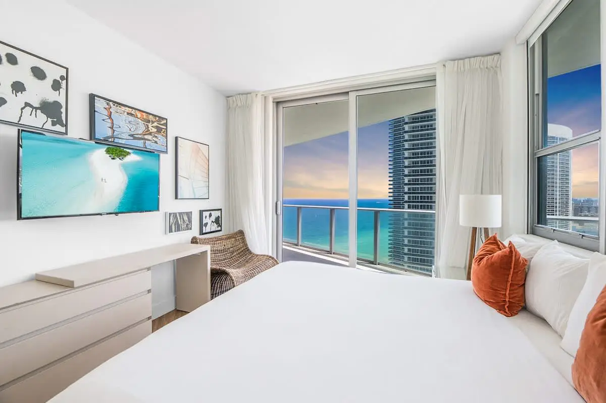 Ventur Luxe Condo l Oceanview | LYFE Beach Resort
