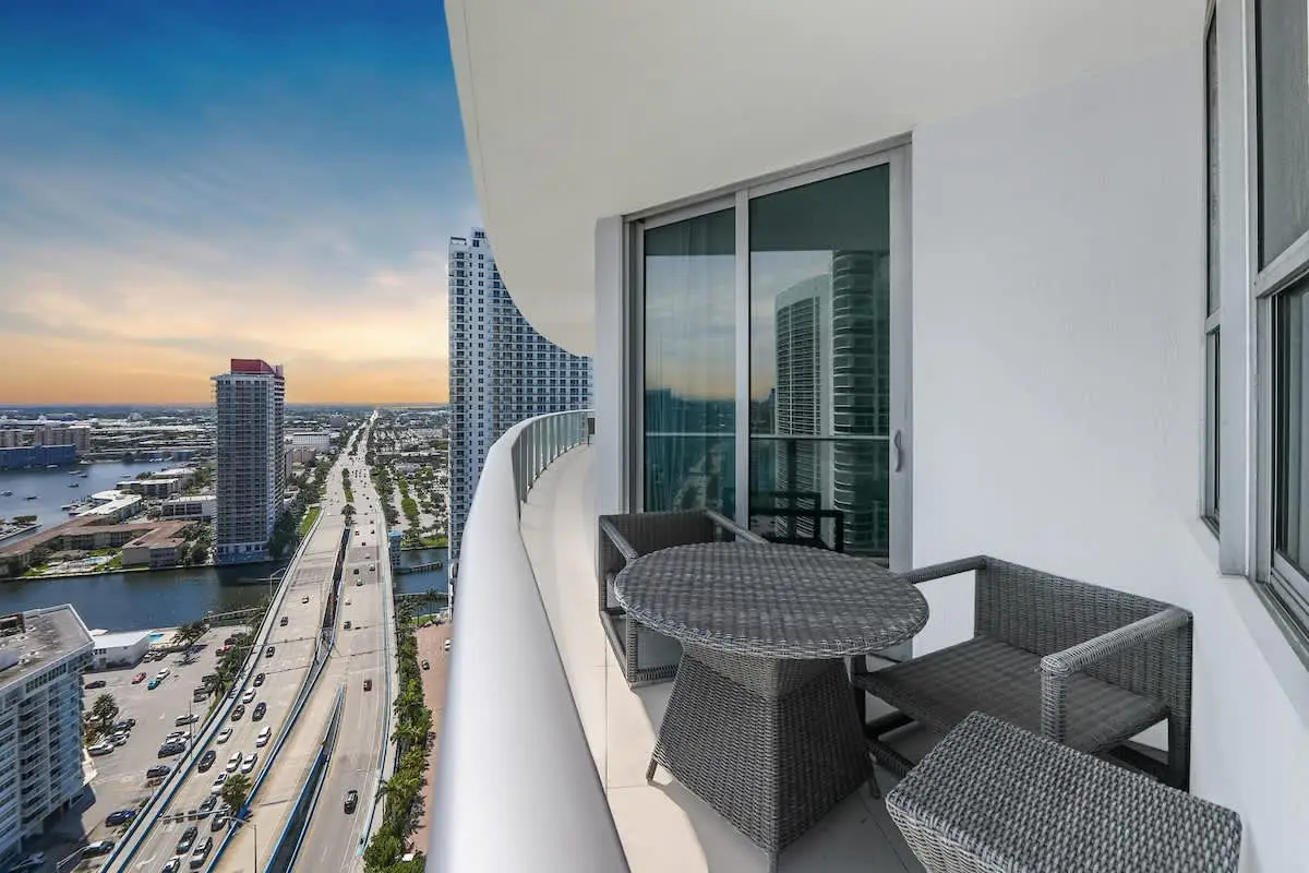 Ventur Luxe Condo l Oceanview | LYFE Beach Resort
