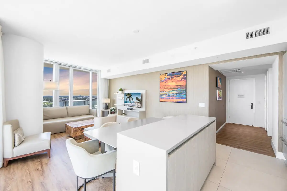 Ventur Luxe Condo l Oceanview | LYFE Beach Resort
