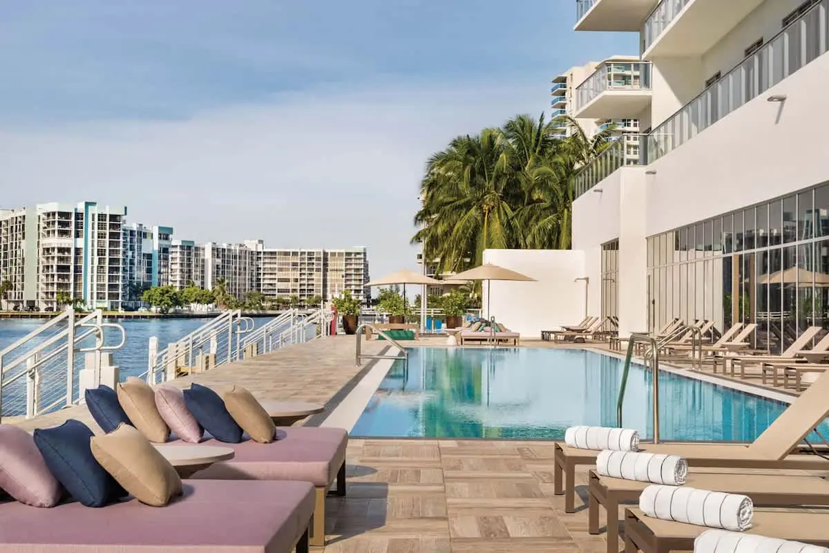 Hyde Penthouse  2-Story Balcony Terrace by Ventur