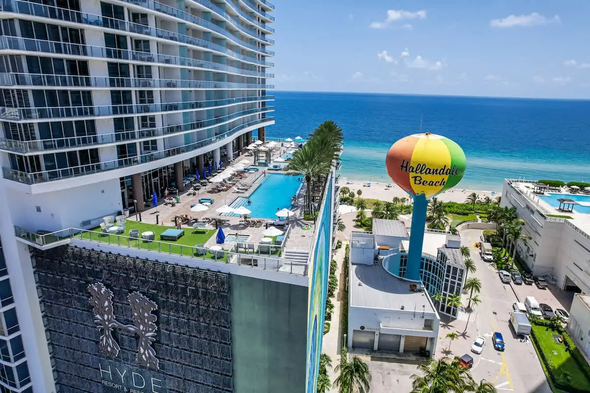 Oceanview Luxe Condo | Balcony, Gym & Beach Access