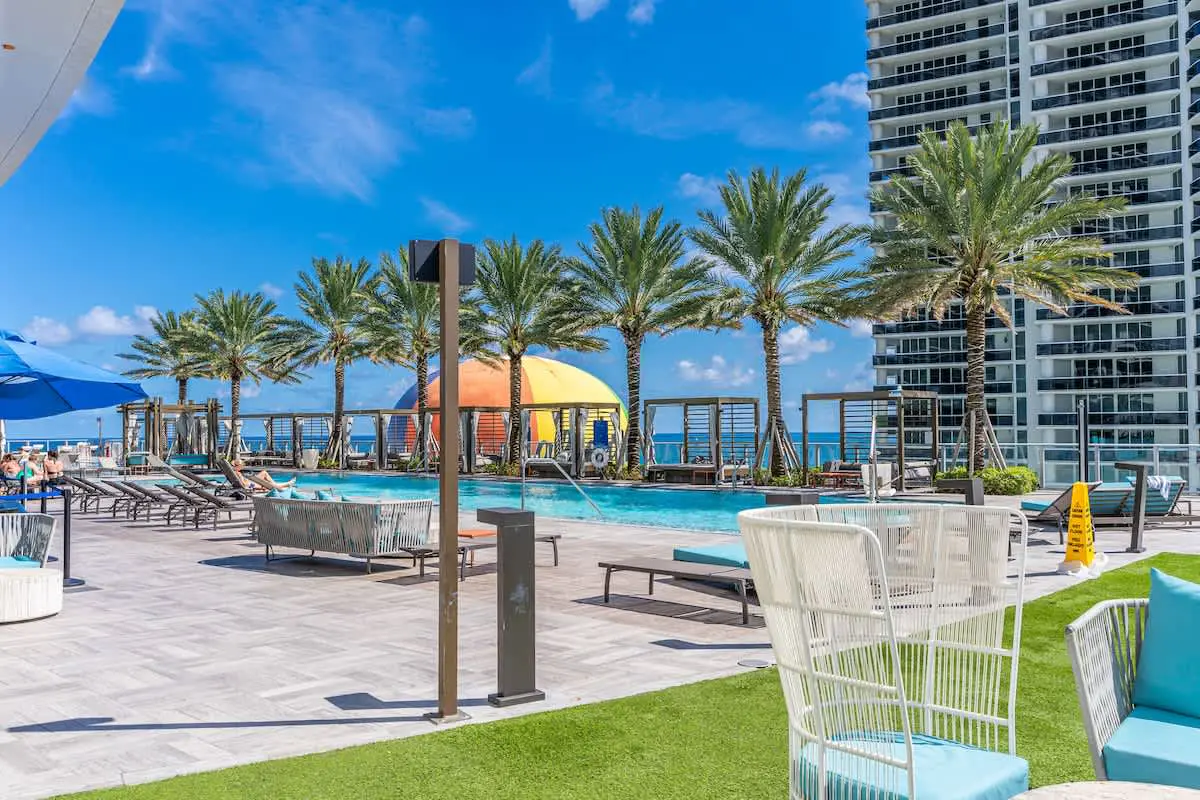 Lyfe Resort l Ocean/Pool View Gym, Beach Access