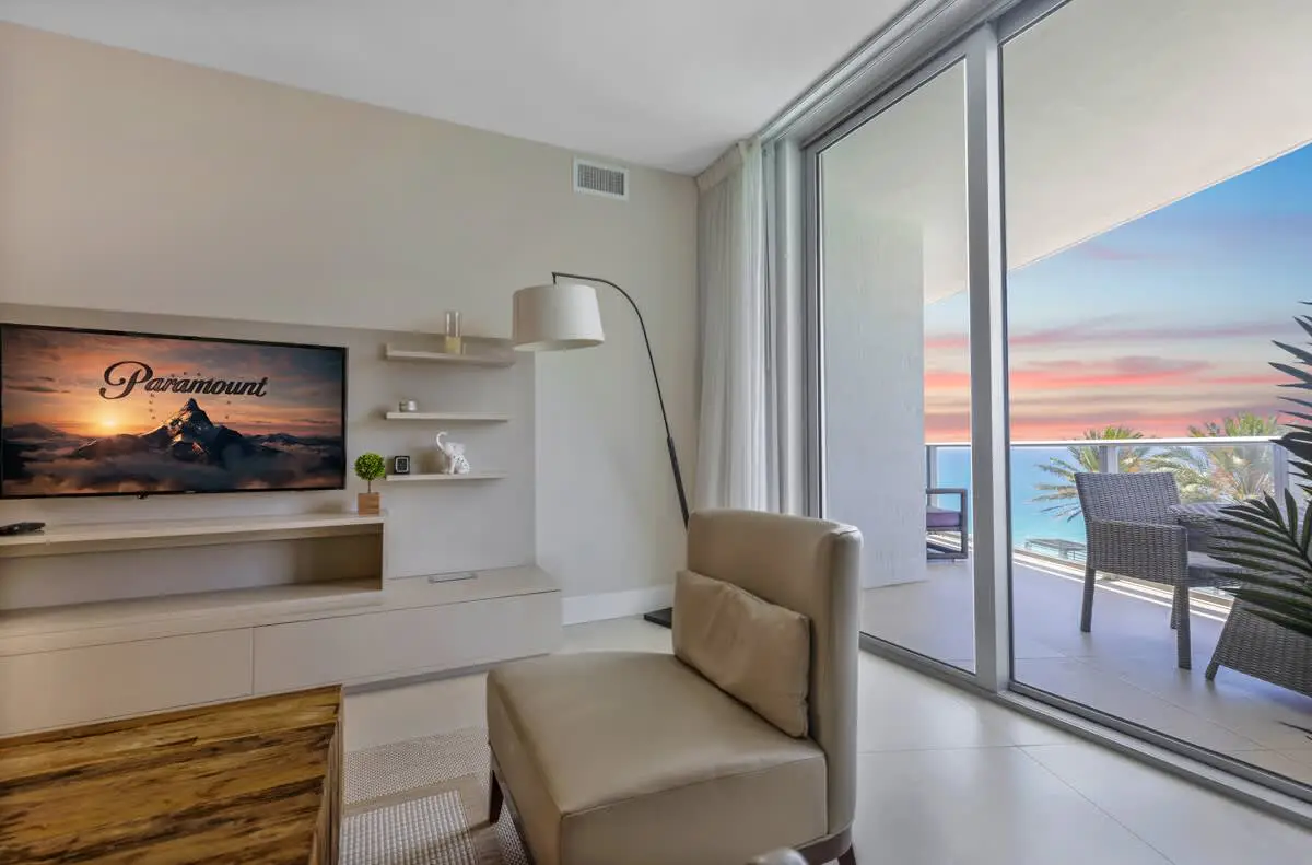 Lyfe Resort l Ocean/Pool View Gym, Beach Access