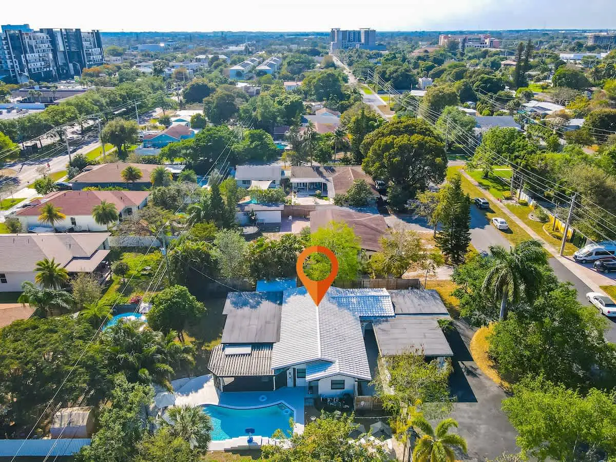 Heated Pool Home Close to Beach  Pool Table
