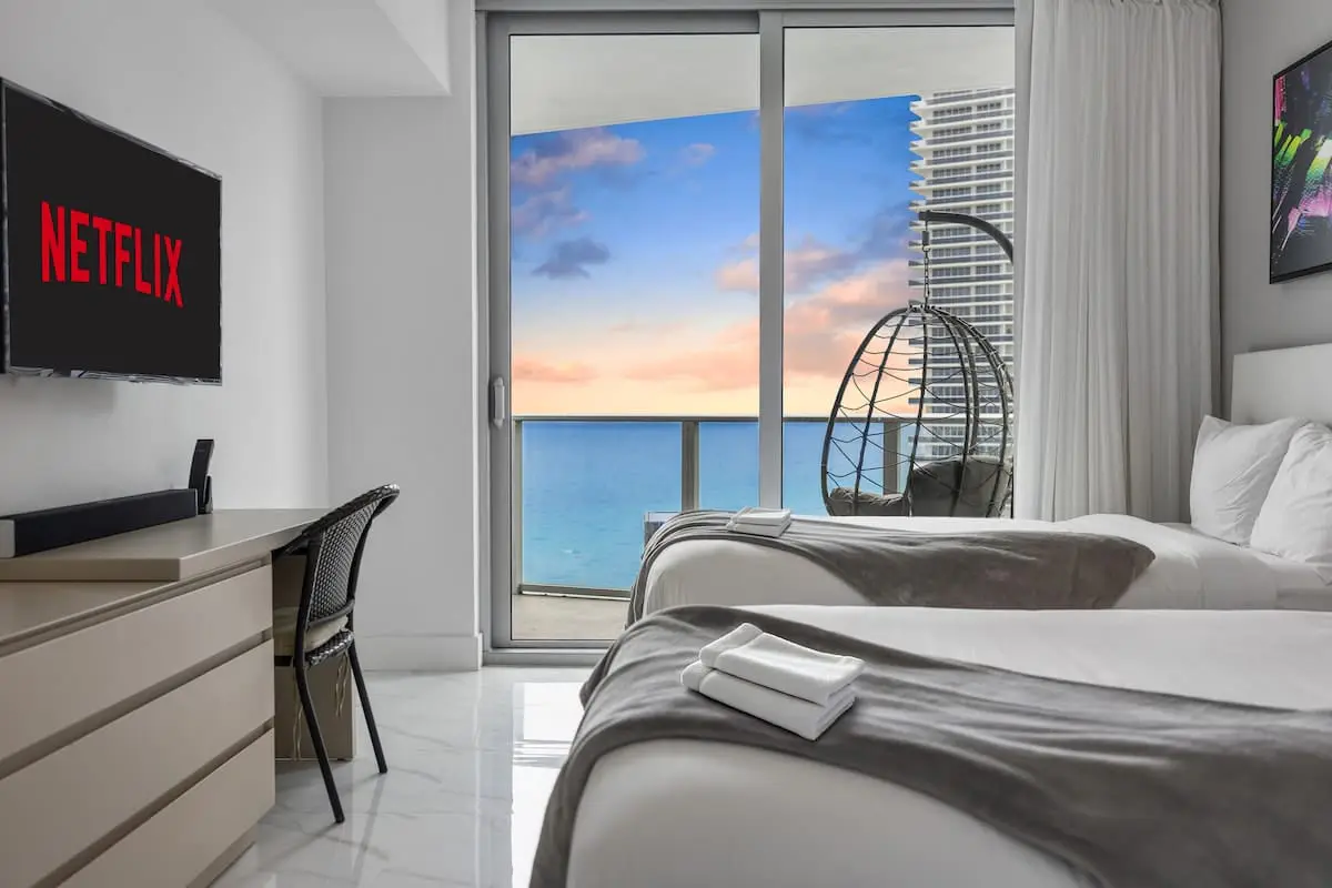 Ventur Luxe Condo l Oceanview | Gym, Beach Access