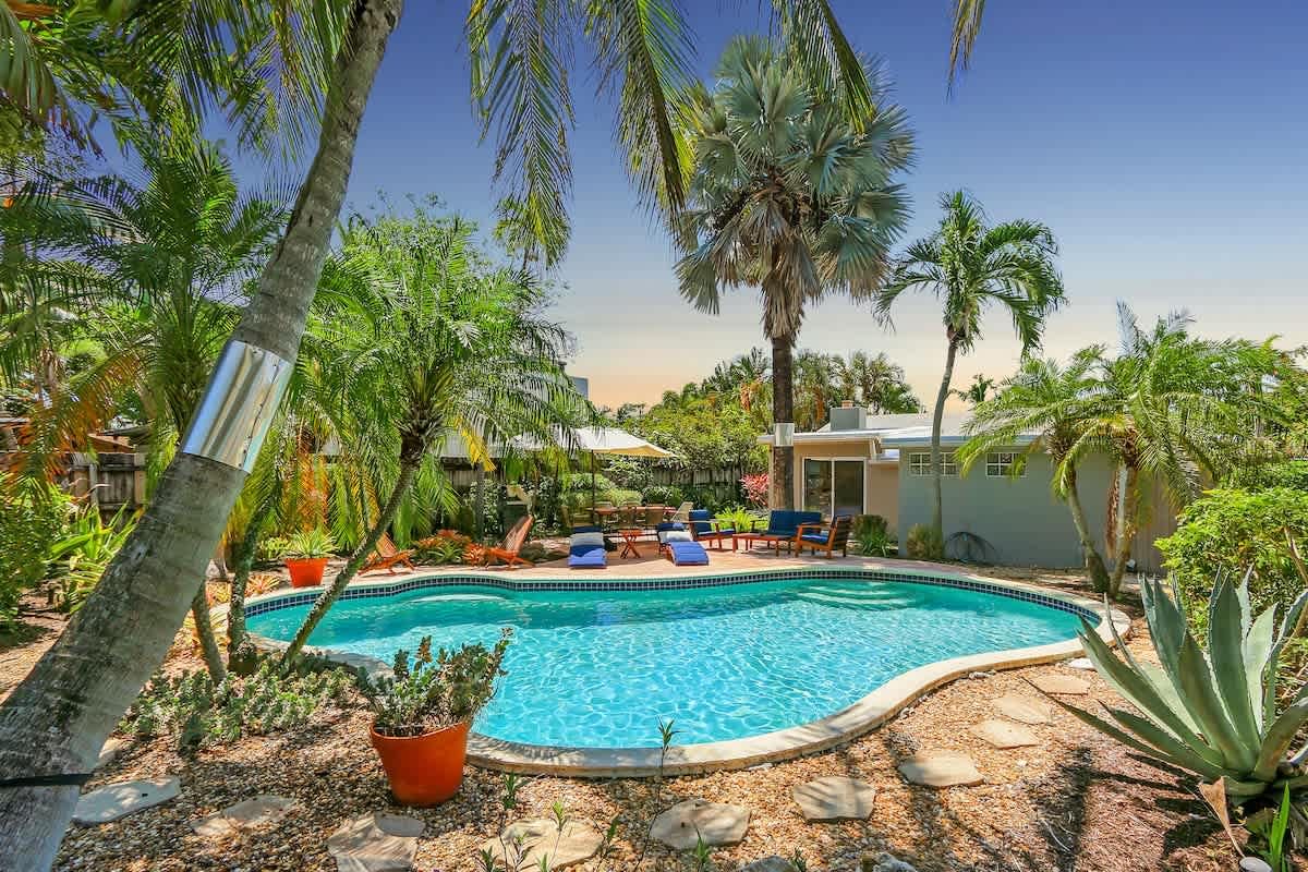Ventur Escapade  Heated Pool Private Guest House