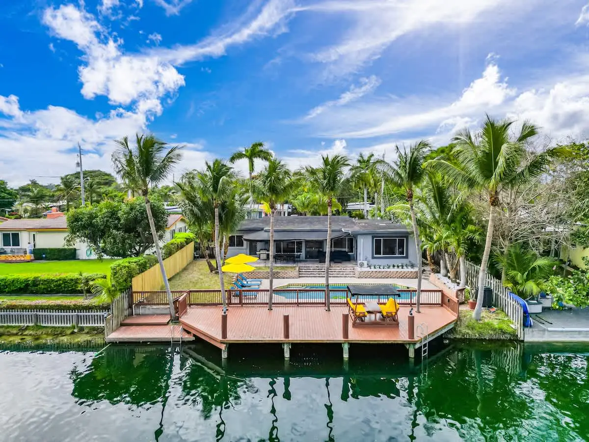 Waterfront Heated Pool Home Game & 6 min Beach