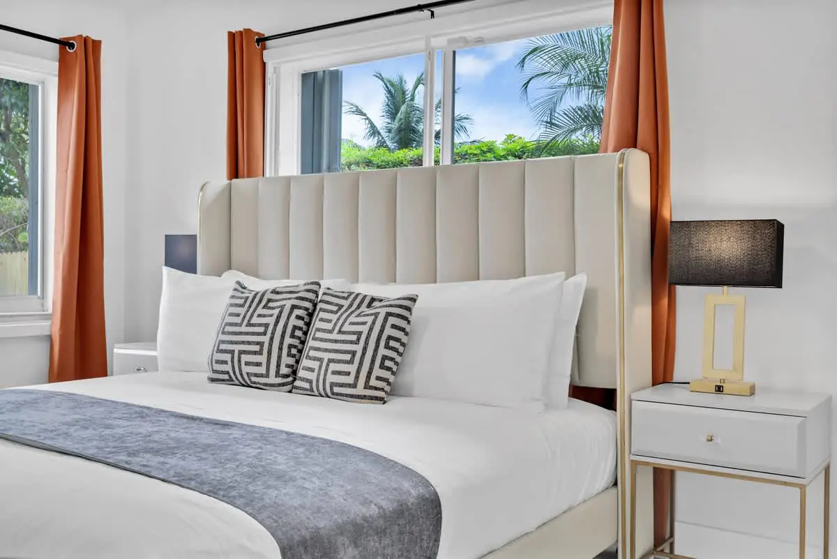 Waterfront Heated Pool Home Game & 6 min Beach