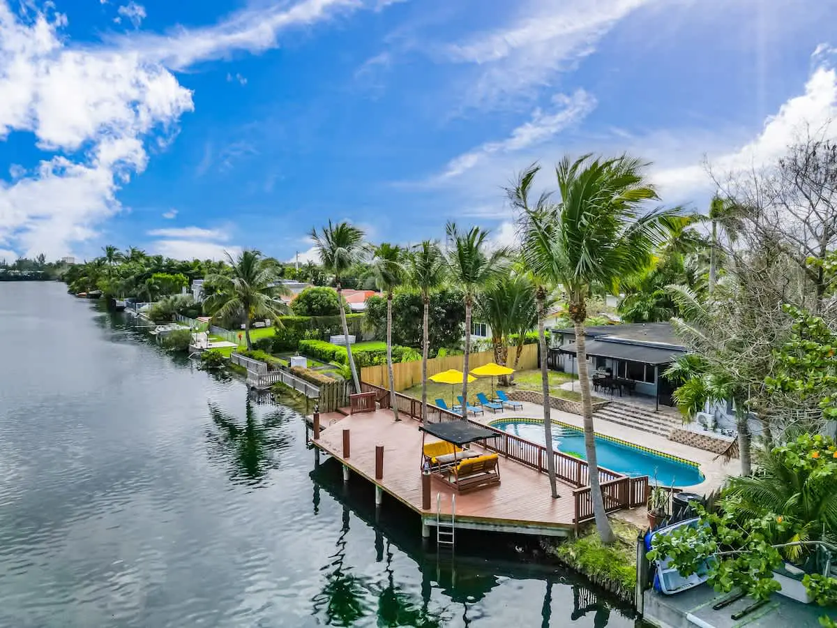 Waterfront Heated Pool Home Game & 6 min Beach