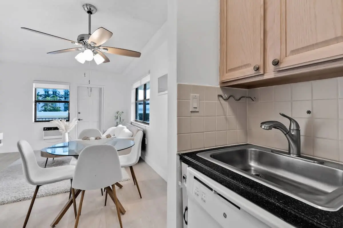 Beachfront Apt w/ Pool & Free Parking