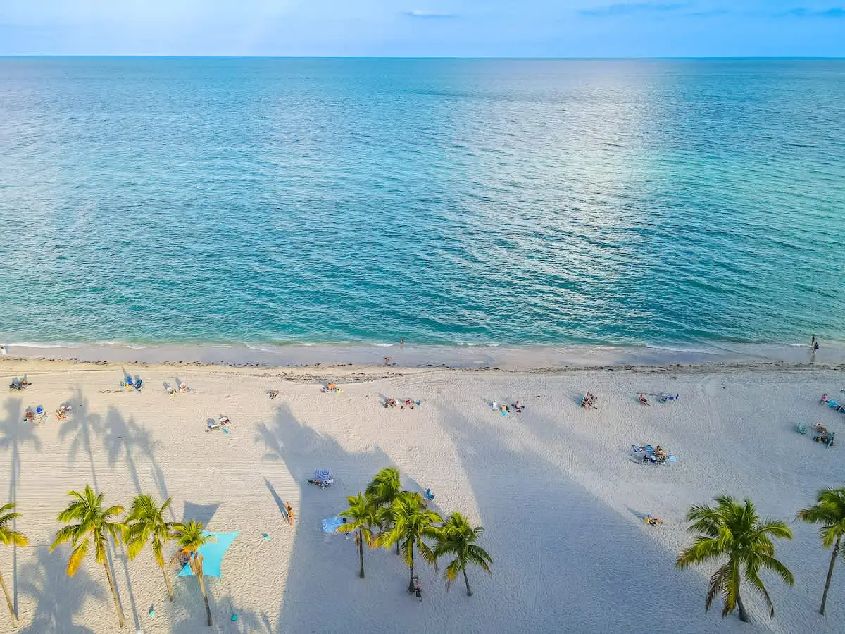 Beachfront Apt w/ Pool & Free Parking