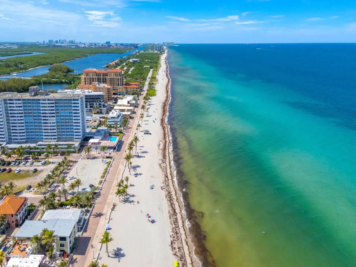 Beachfront Apt w/ Pool & Free Parking