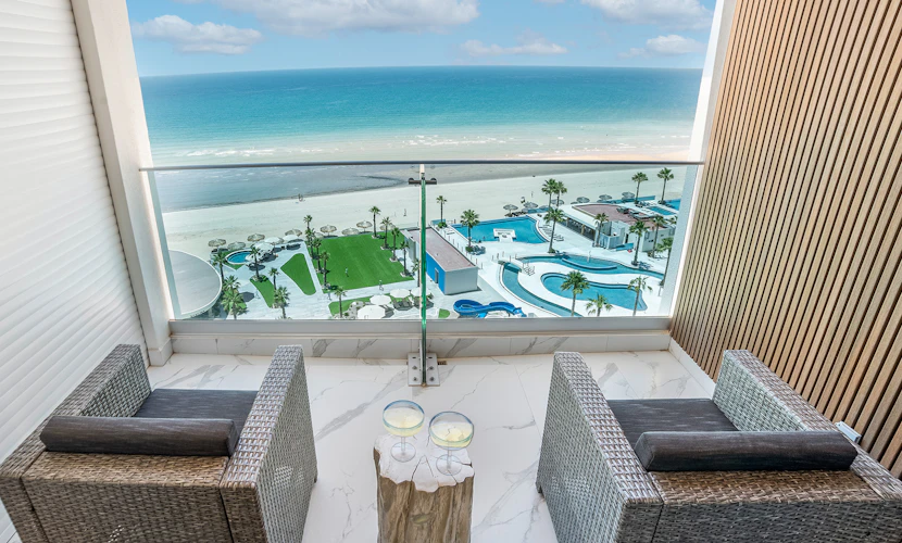 10th-floor studio in Encantame Soleil with a king bed for 2.