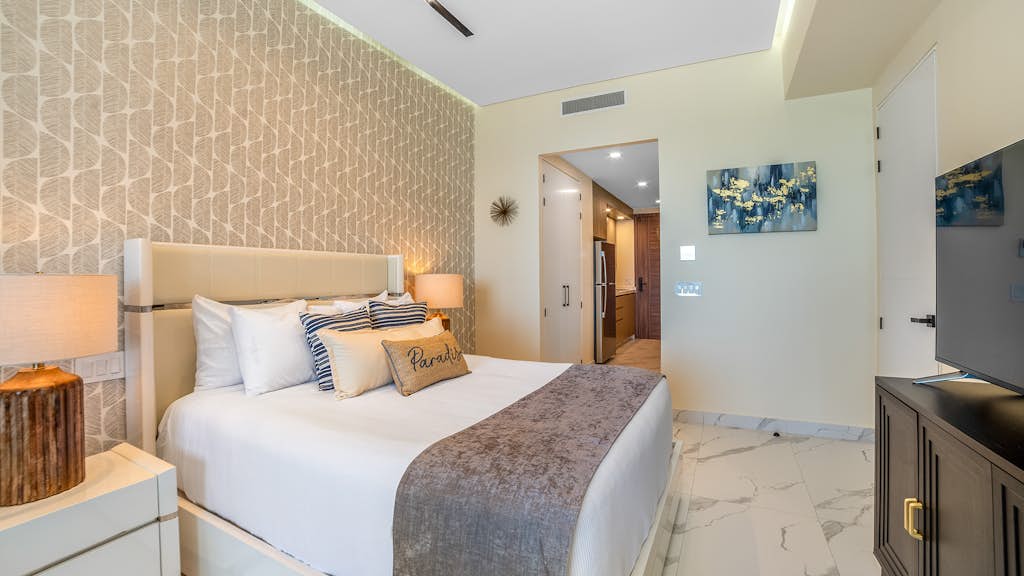 10th-floor studio in Encantame Soleil with a king bed for 2.