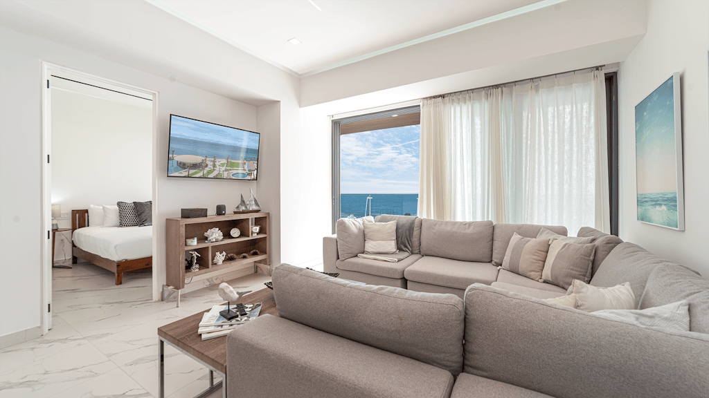 R401 Encantame Soleil – Stunning 3BR Condo with Beachside Views and Spacious Balcony