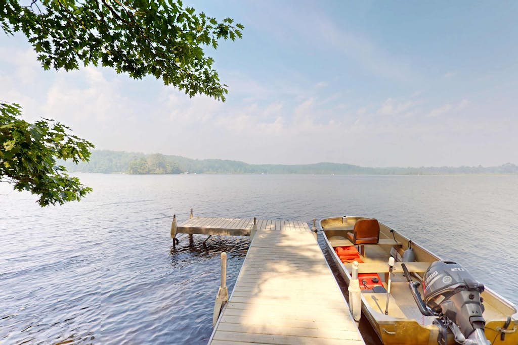 Lakefront Luxury, Dock, Game Room & Screened Porch