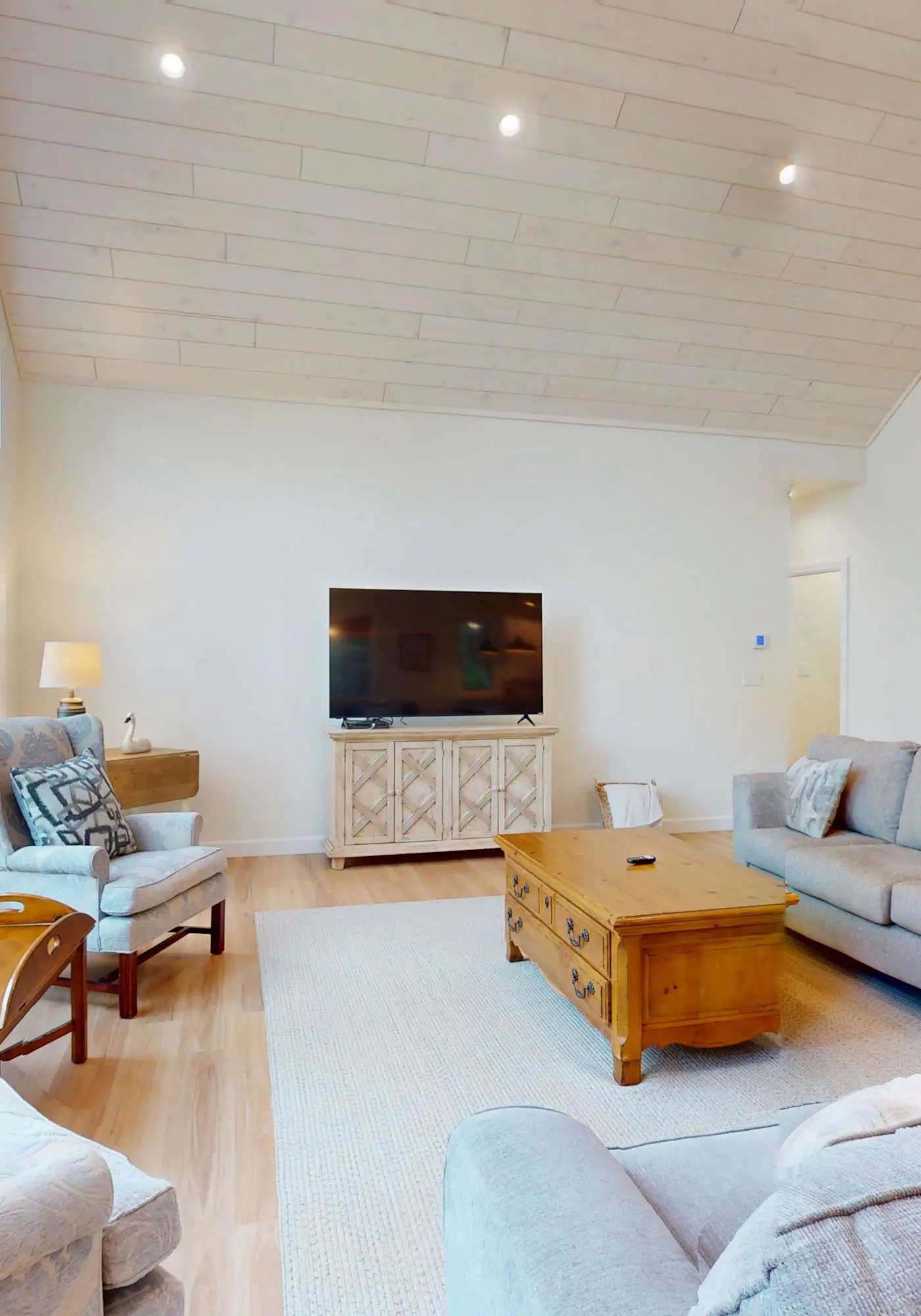 Lakefront Luxury, Dock, Game Room & Screened Porch
