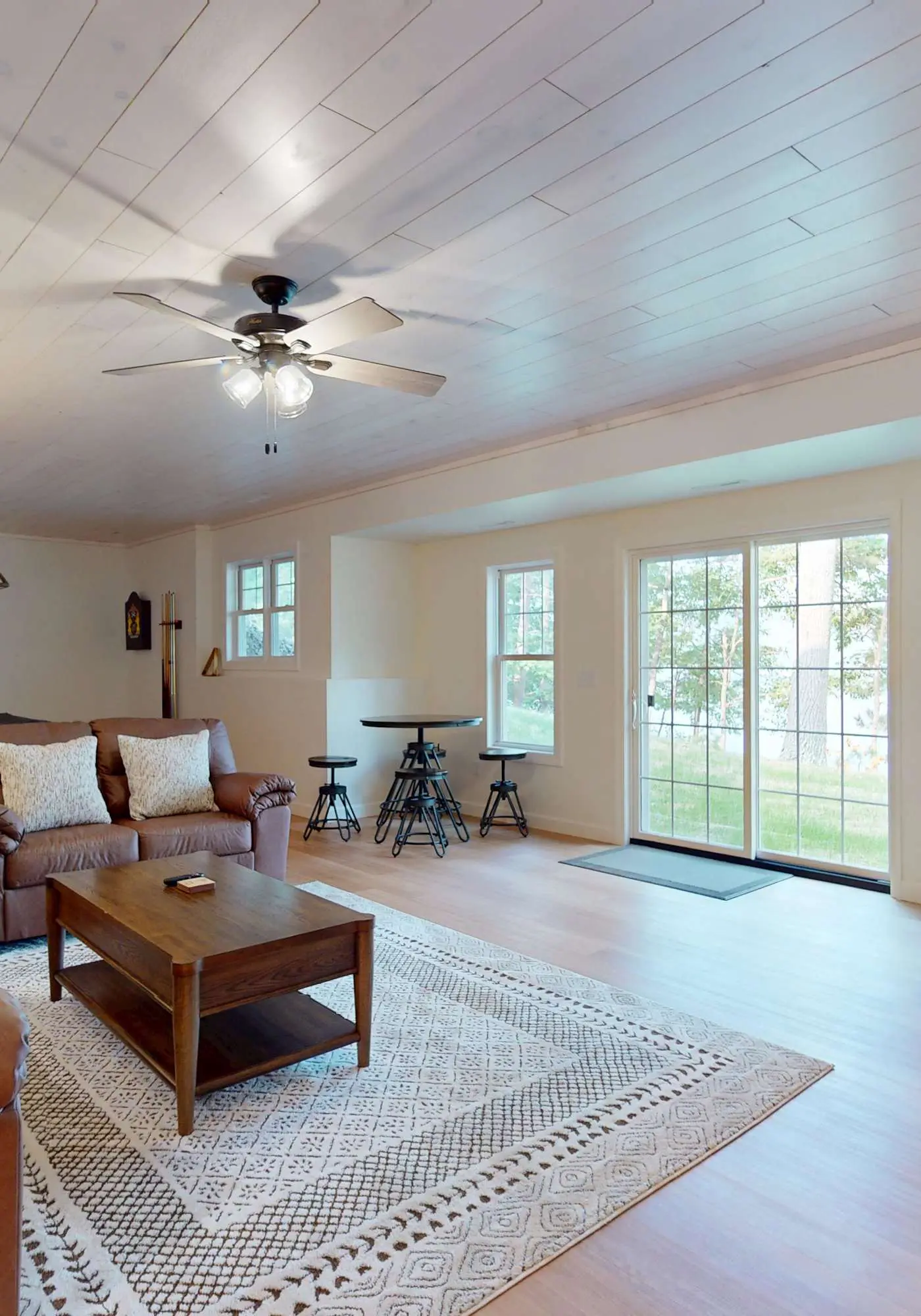 Lakefront Luxury, Dock, Game Room & Screened Porch