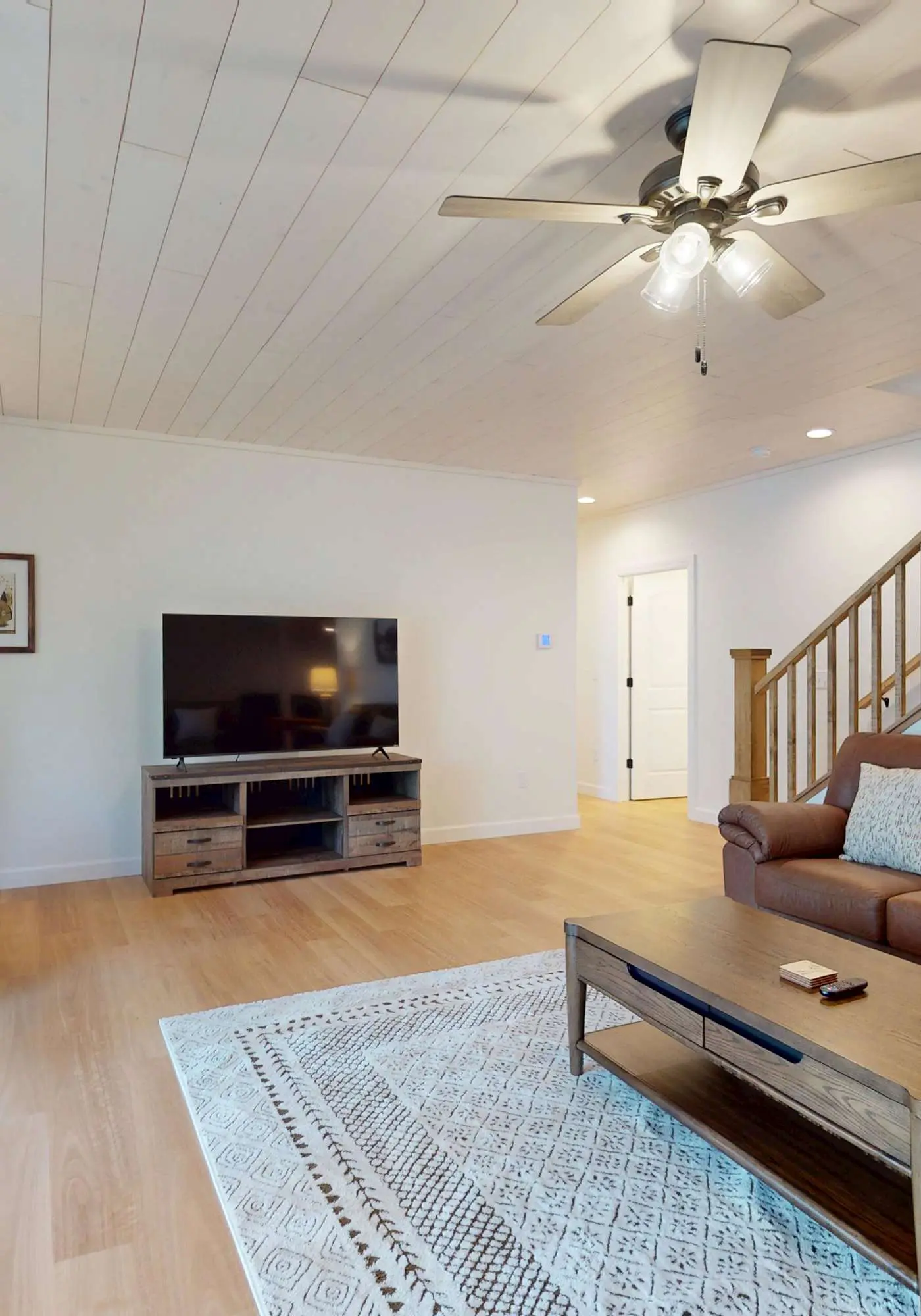 Lakefront Luxury, Dock, Game Room & Screened Porch