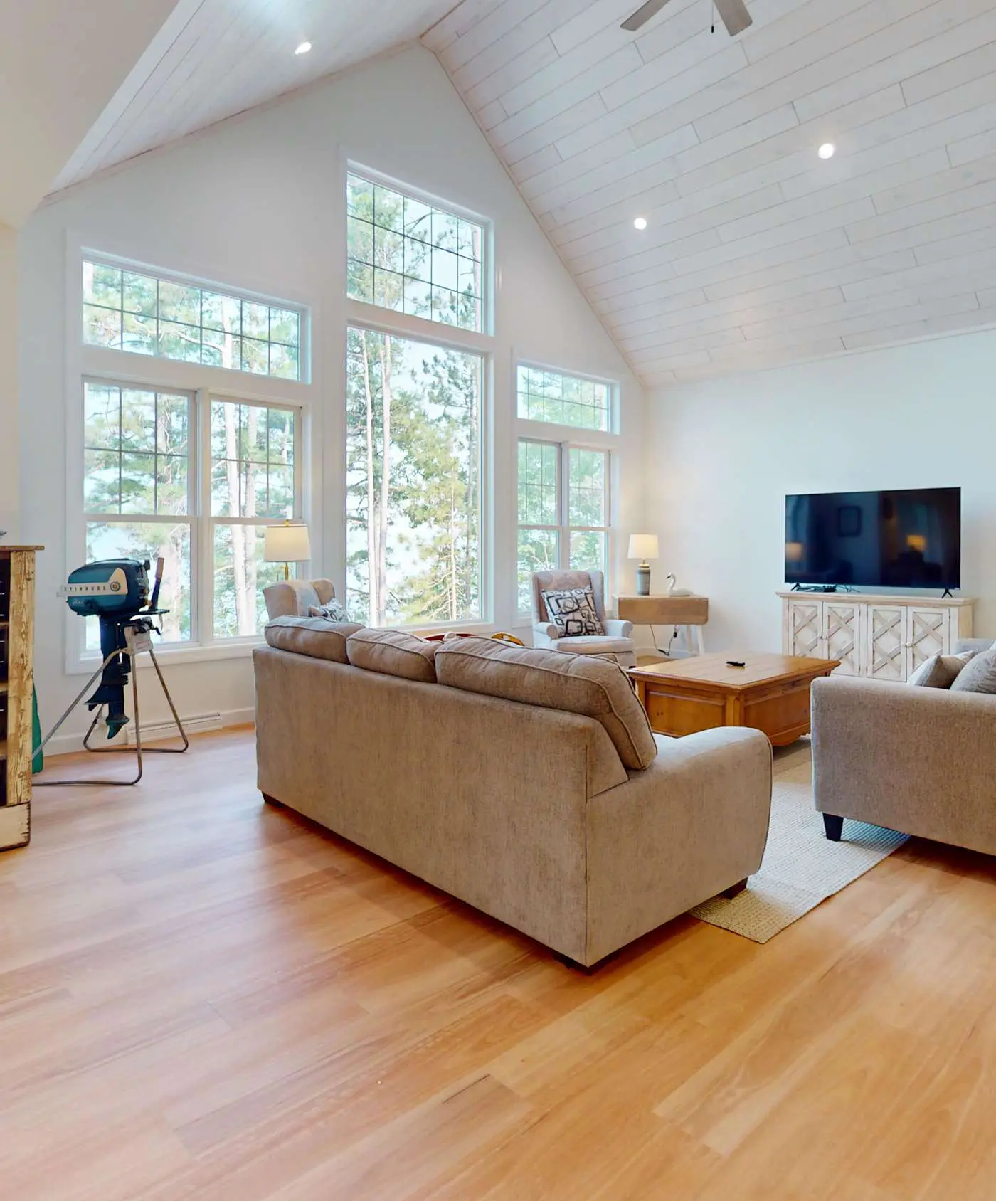 Lakefront Luxury, Dock, Game Room & Screened Porch