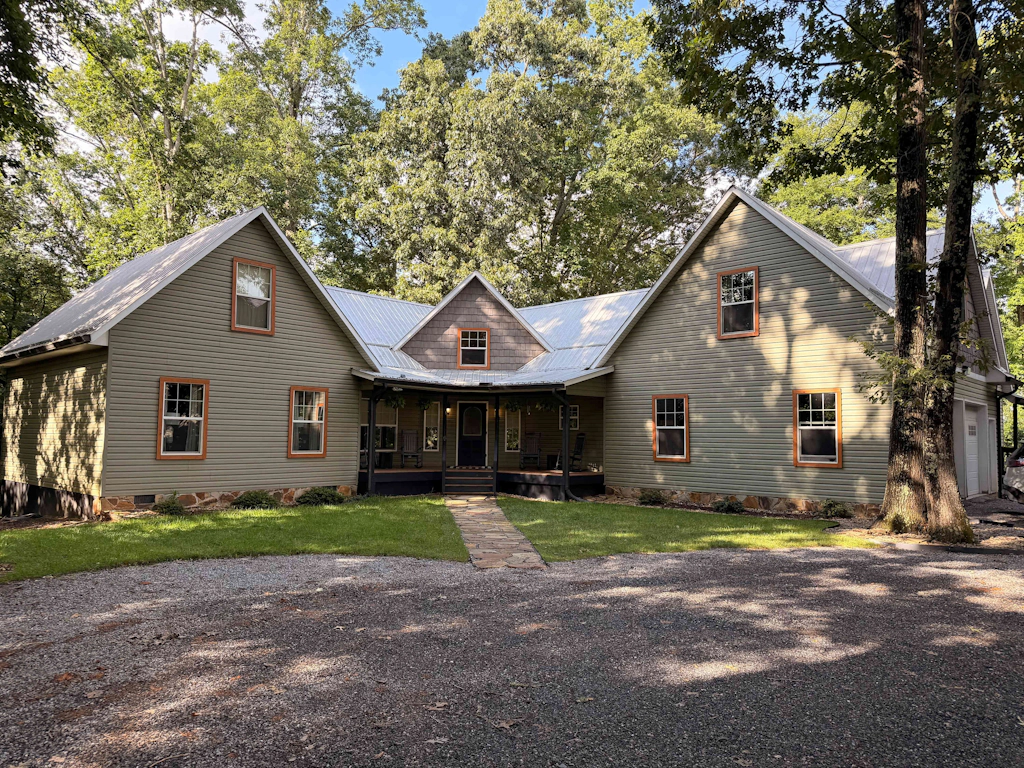 Great for gatherings, hot tub, sauna, gas grill, firepit, gameroom, outdoor seating