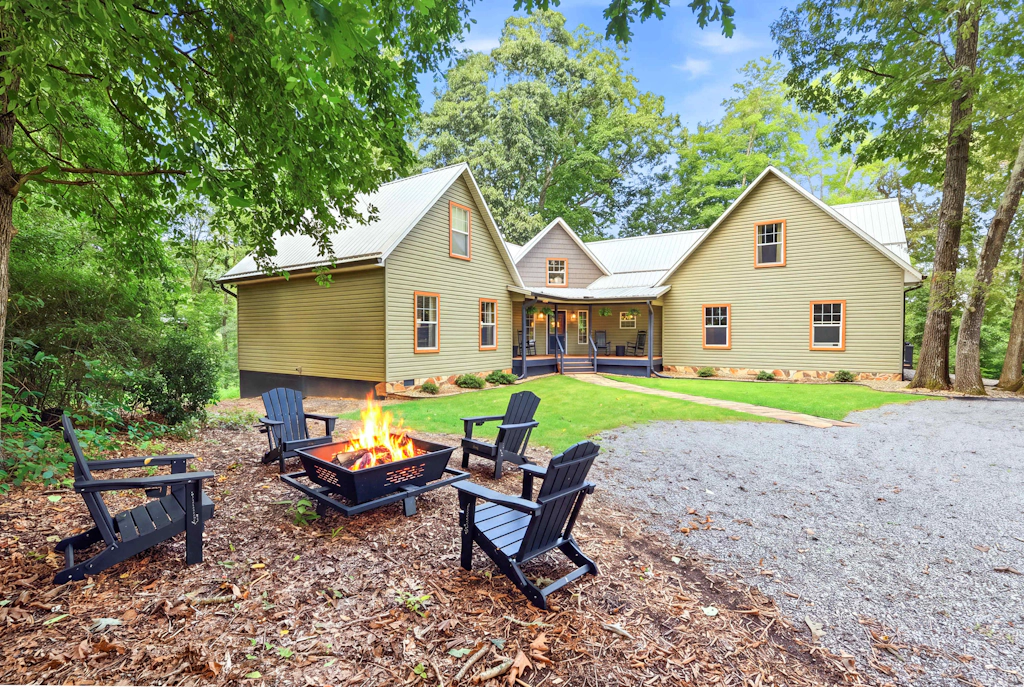 Great for gatherings, hot tub, sauna, gas grill, firepit, gameroom, outdoor seating