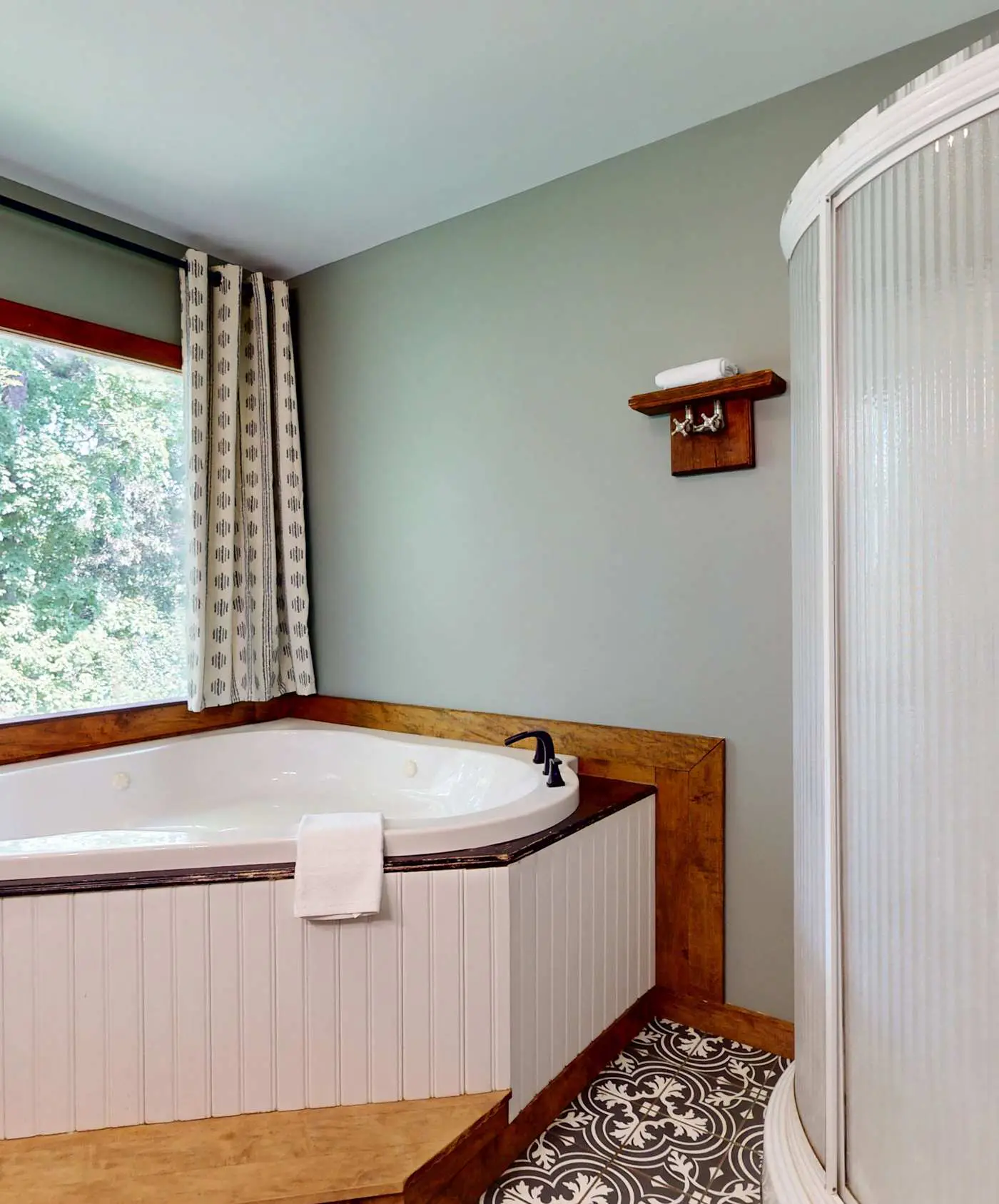 Great for gatherings, hot tub, sauna, gas grill, firepit, gameroom, outdoor seating