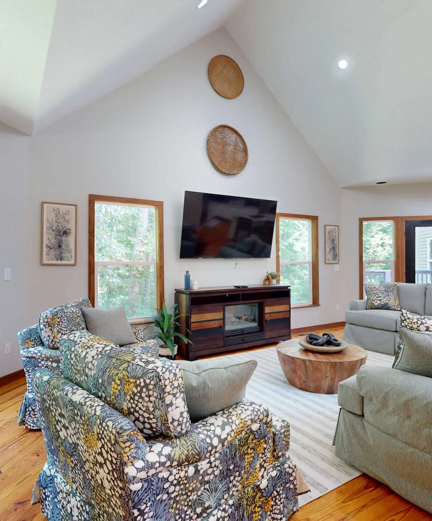 Great for gatherings, hot tub, sauna, gas grill, firepit, gameroom, outdoor seating